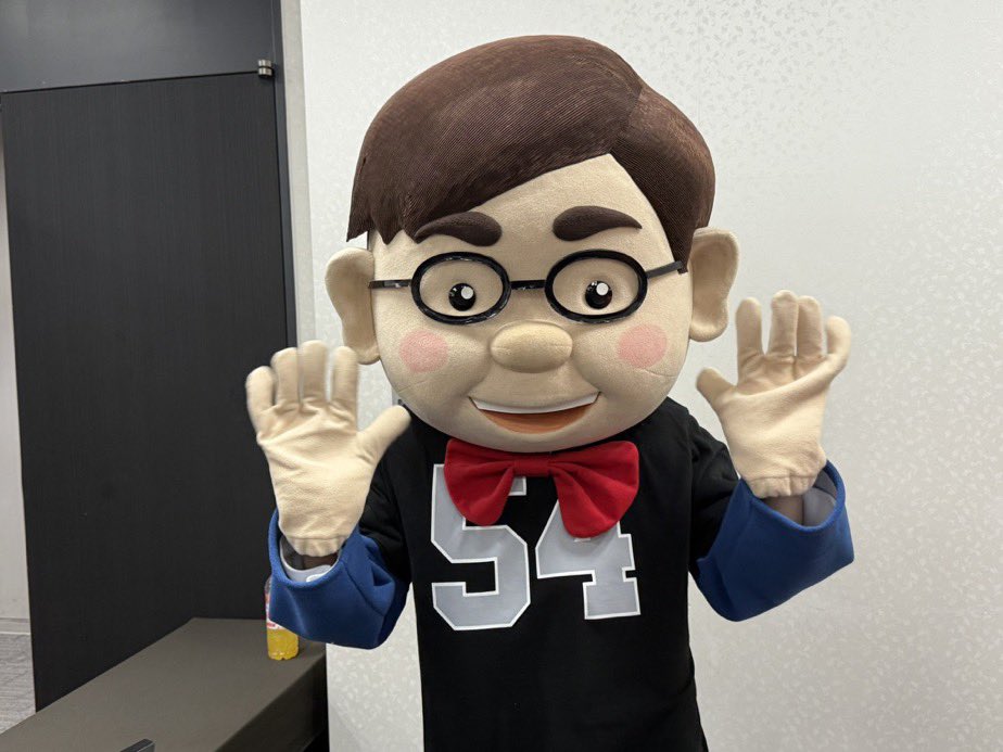 6月29日、東京秋葉原にて決起大会を開催、200人近くの方々にご参加頂きました。決起大会では、私の近況報告の後、任期中の6年間のこれまでの実績等について説明させて頂きました。これは、任期中、何を実現してきたのか説明する事は、現職の議員として最も大切な事だと考えています。政治家になって餅