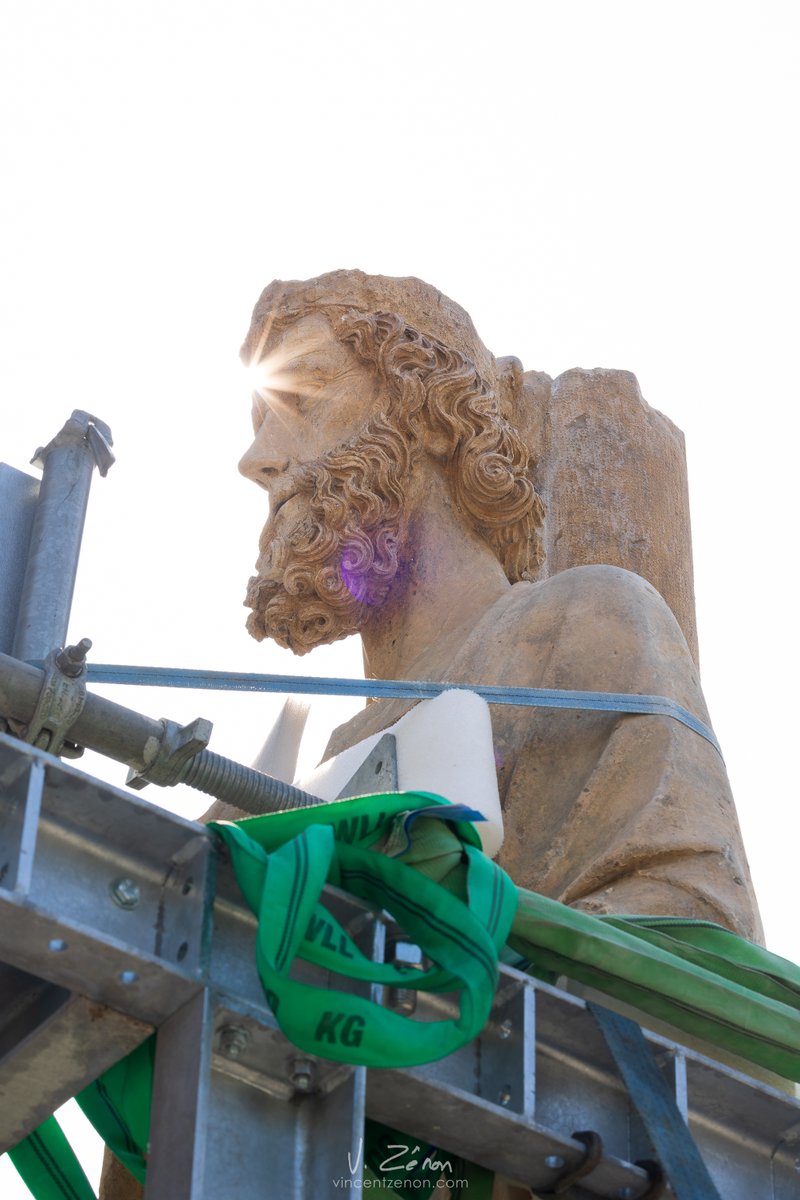 Voila une photo que personne ne pourra faire avant un siècle, au moins...

David lors de son retour au portail central de Notre-Dame de Reims.

©vincentzenon.com

#photographedupatrimoine