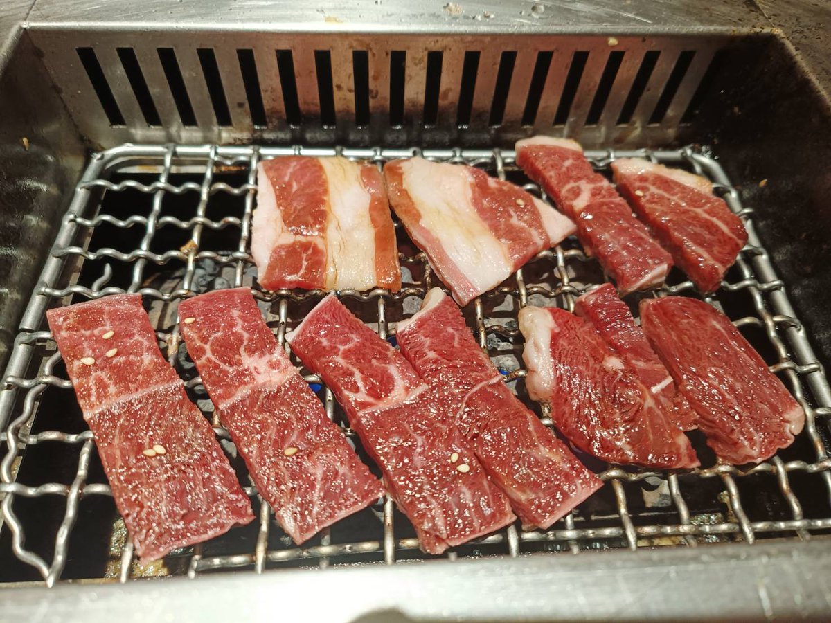 燒肉smile 🙂
我覺得還算不錯吧，不想花太多$$，又想吃燒肉的話，算是OK的選擇

#互相傷害系列