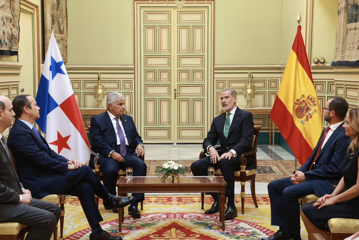 El Rey mantiene un encuentro con el presidente de la República de Panamá, José Raúl Mulino, en el Real Alcázar de Sevilla. 

➡️casareal.es/ES/Actividades…