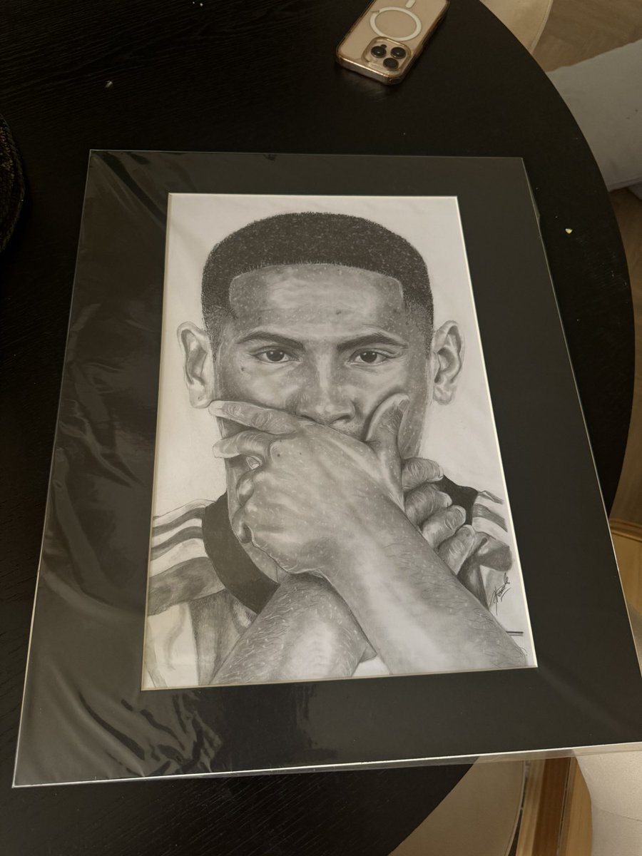 demetrimitche11's tweet photo. This is amazing can the fan that made it please message me it was at the training ground last week before I left https://t.co/XYqfmzgnz5