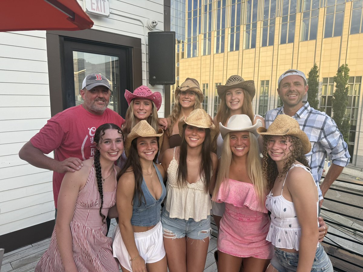 SheriFrench0713's tweet image. 3-0 this weekend on the court, and undefeated on Lower Broadway. Thanks to @NebraskaAttack @ZachIsherwood @amyisherwood18 @AttackKev for a fun weekend!