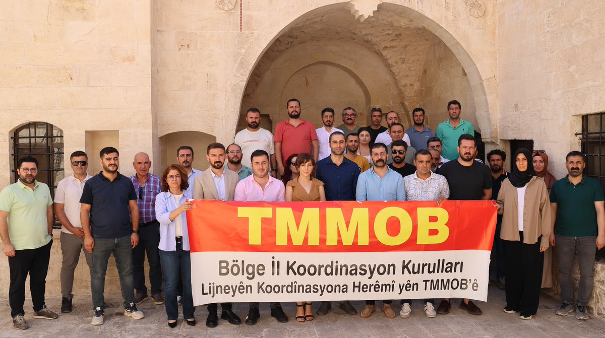 TMMOB Bölge il koordinasyon kurulları toplantısı mimarlar odası Urfa şubede  gerçekleştirildi . Toplantıda ülke gündemi, meslek sorunları ve il koordinasyon kurullarının çalışmaları değerlendirildi ve planlama yapıldı.Tüm meslektaşlarımıza katkılarından dolayı teşekkür ederiz.