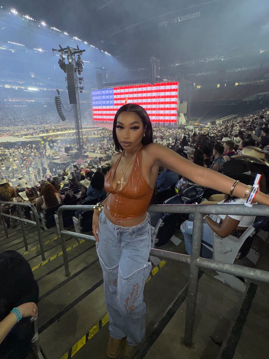 dreenyyaaaa's tweet image. He call me pretty little thangg🤎😍 #CowboyCarterTour