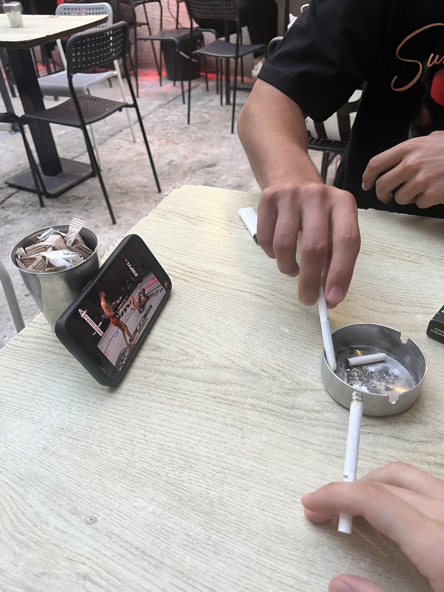 kral kalk ayağa düşmana güldürme kendini