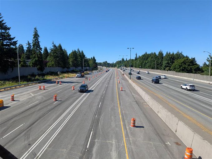 カークランドのNB I-405のすべての人には、エクスプレス料金レーンが開かれています。