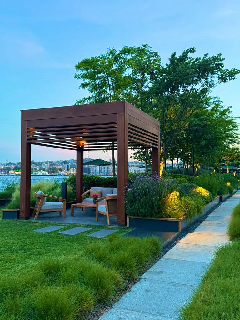 الحديثُ معكِ ثاني أجمل شعور في العالم ..؛
 أما الأول فهو النظر إلى عينيكِ ..❤️