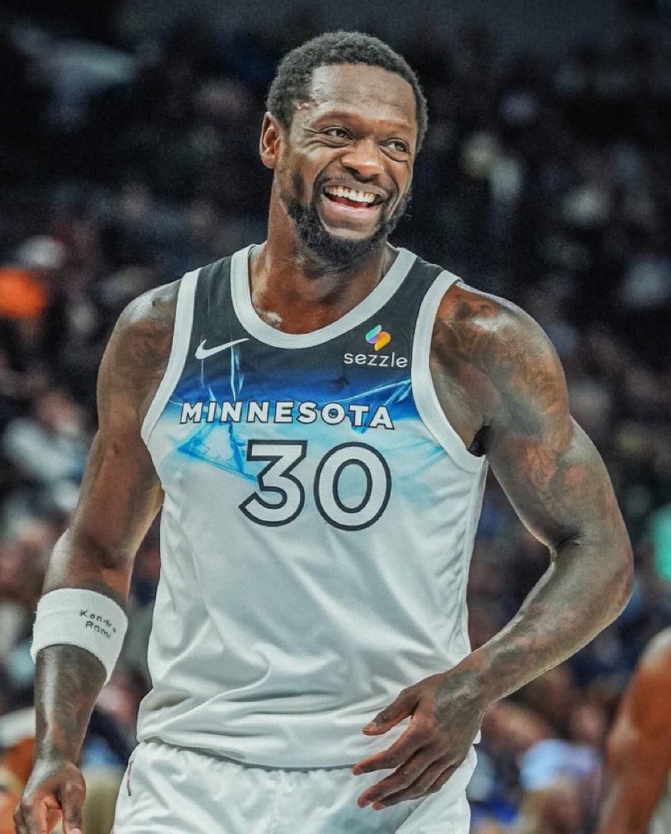 Julius Randle is signing a new three year $100M deal with the Minnesota Timberwolves 

(via: <a href="/ShamsCharania/">Shams Charania</a>)