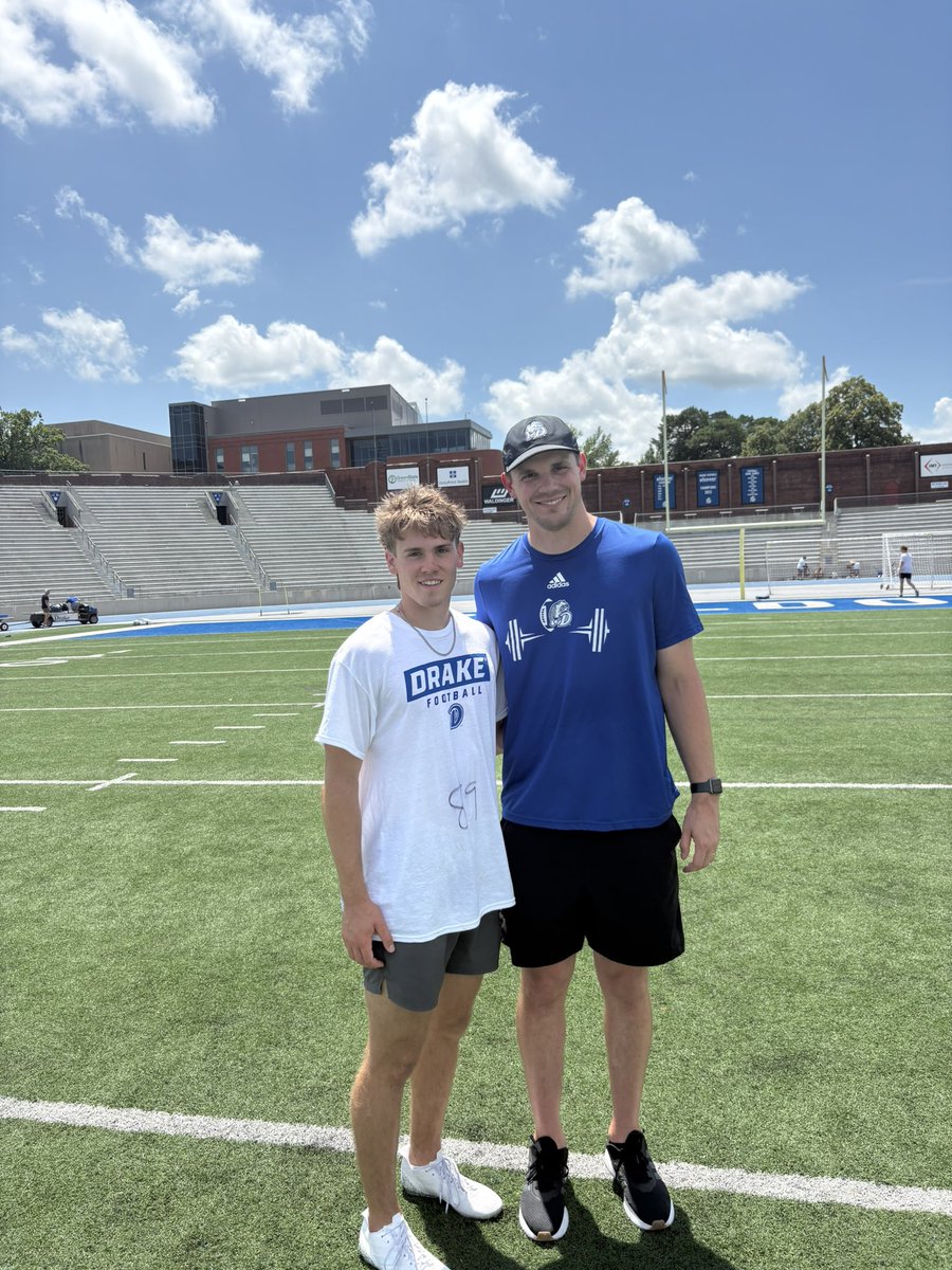 CaleWilliams15's tweet image. Thank you @CoachJoeWoodley for the invite to compete @DrakeBulldogsFB camp. Loved the physicality and a great day to get extra work in!