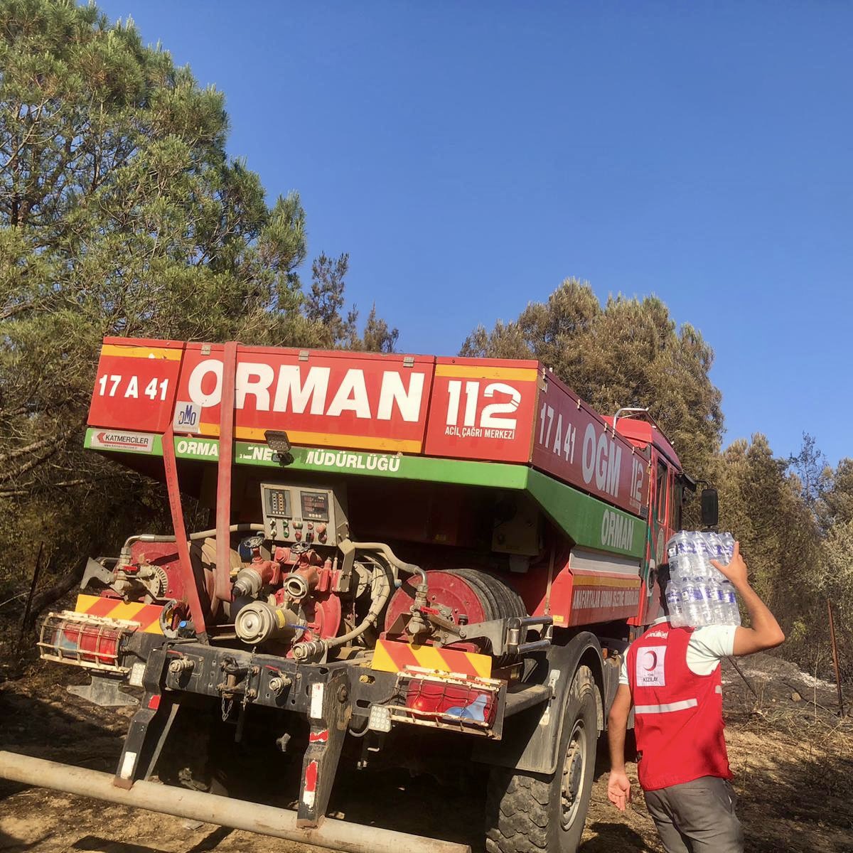 Çanakkale'nin Lapseki ilçesine bağlı köylerinde çıkan orman yangınına yönelik müdahale çalışmaları sürerken, biz de sahada yangın söndürme ekiplerine destek olmaya devam ediyoruz.❤️‍🩹

🔴 #DaimaHazır