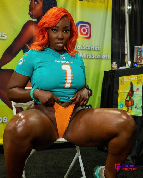 Freak Circuit - 1 pic. @mirascarlett08 @exxxotica 🍫🍫🍫 https://t.co/aW1Wpf727X