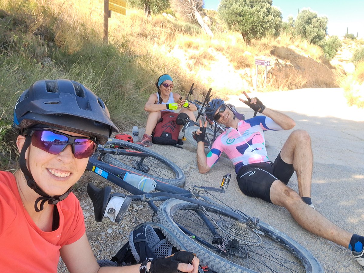 Camino natural Matarraña-Algars. Tres días de bici. Primer día muchísimo calor. Segundo: madrugón con buen almuerzo. Tercero: cuestas más potentes pero zonas mucho más verdes.