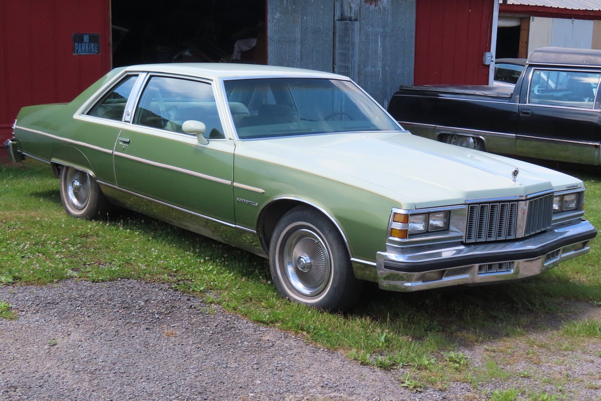 mercsbab's tweet image. cool cars at the flea market