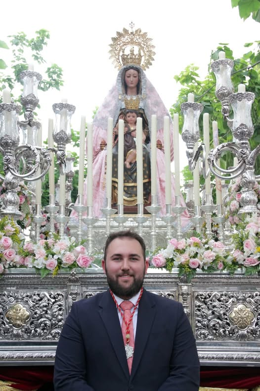 #Sevilla I Mario Peñuela De Alba, elegido Hermano Mayor de la Hermandad Sacramental  de Ntra. Sra. de la Candelaria, Madre de Dios 
#TDSCofrade #NoticiasEDC #CofradiasAND <a href="/Candelar_MdDios/">Hdad. Sacramental de la Candelaria Madre de Dios</a> 
eldiariocofrade.org/mario-penuela-…