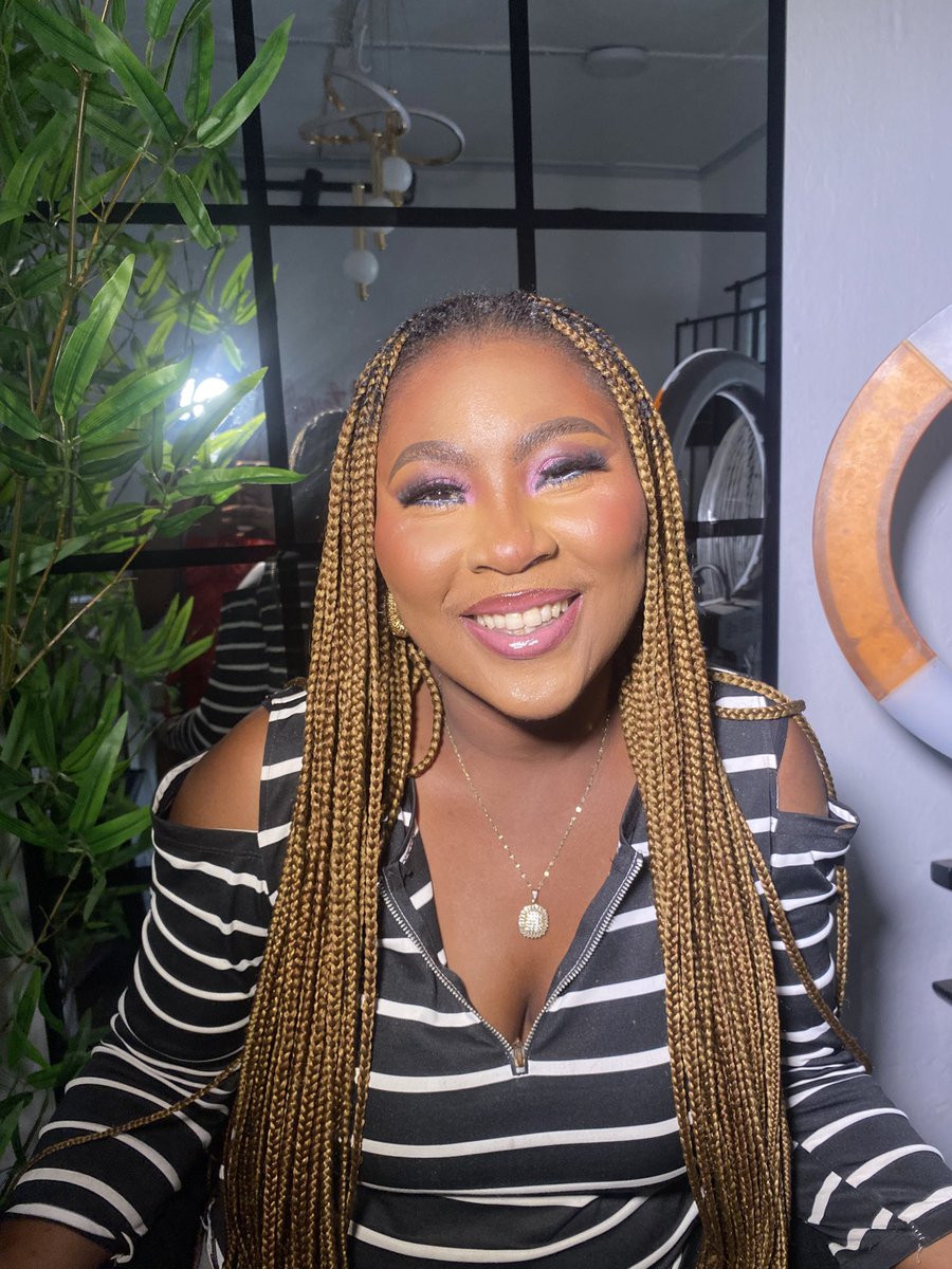 firstbornkenny's tweet image. Eye makeup on point,confidence on fire 🔥
Dm for bookings today. 
#makeup #suruleremua #surelere #beautyflames