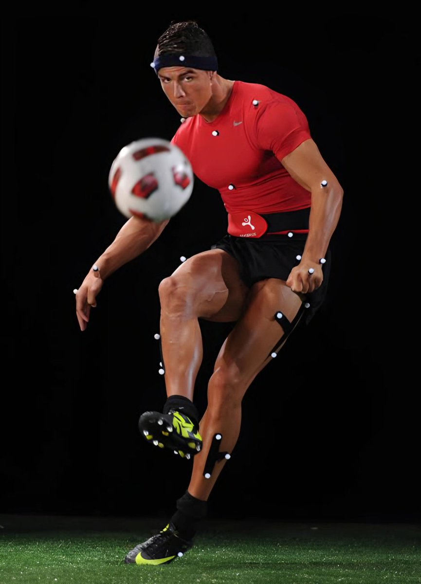 Haleyseven's tweet photo. @footballtweet GOAT CR7 🔥🔥🔥 https://t.co/U6ROmMFXlC
