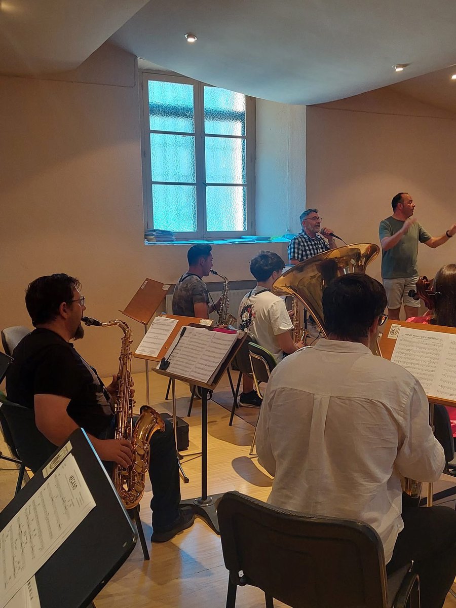 Próximos actos día 4 de julio en El Mercado chico "Boleros yTributos"