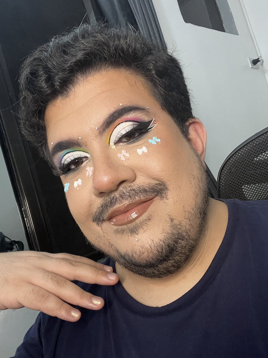 Happy Pride! This was the makeup I was supposed to wear yesterday but was unable to go because of annoying circumstances 😭