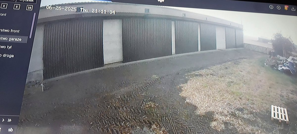 Acorderr's tweet image. Parę dni temu przeszła w mojej okolicy mega burza i trąba powietrzna.
Mojemu koledze zawaliła się szopa i zbiera na odbudowę. 
Kto może wesprzeć albo chociaż udostępnić będę bardzo wdzięczny.
Link do zbiórki w komentarzu 

Zdjęcia przed i po: