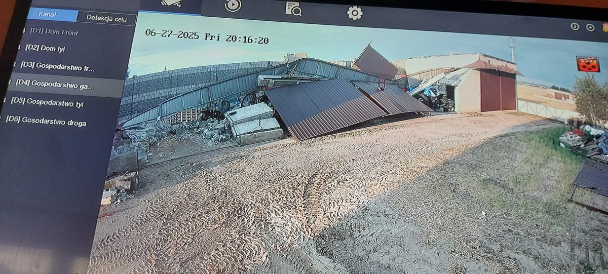 Acorderr's tweet image. Parę dni temu przeszła w mojej okolicy mega burza i trąba powietrzna.
Mojemu koledze zawaliła się szopa i zbiera na odbudowę. 
Kto może wesprzeć albo chociaż udostępnić będę bardzo wdzięczny.
Link do zbiórki w komentarzu 

Zdjęcia przed i po: