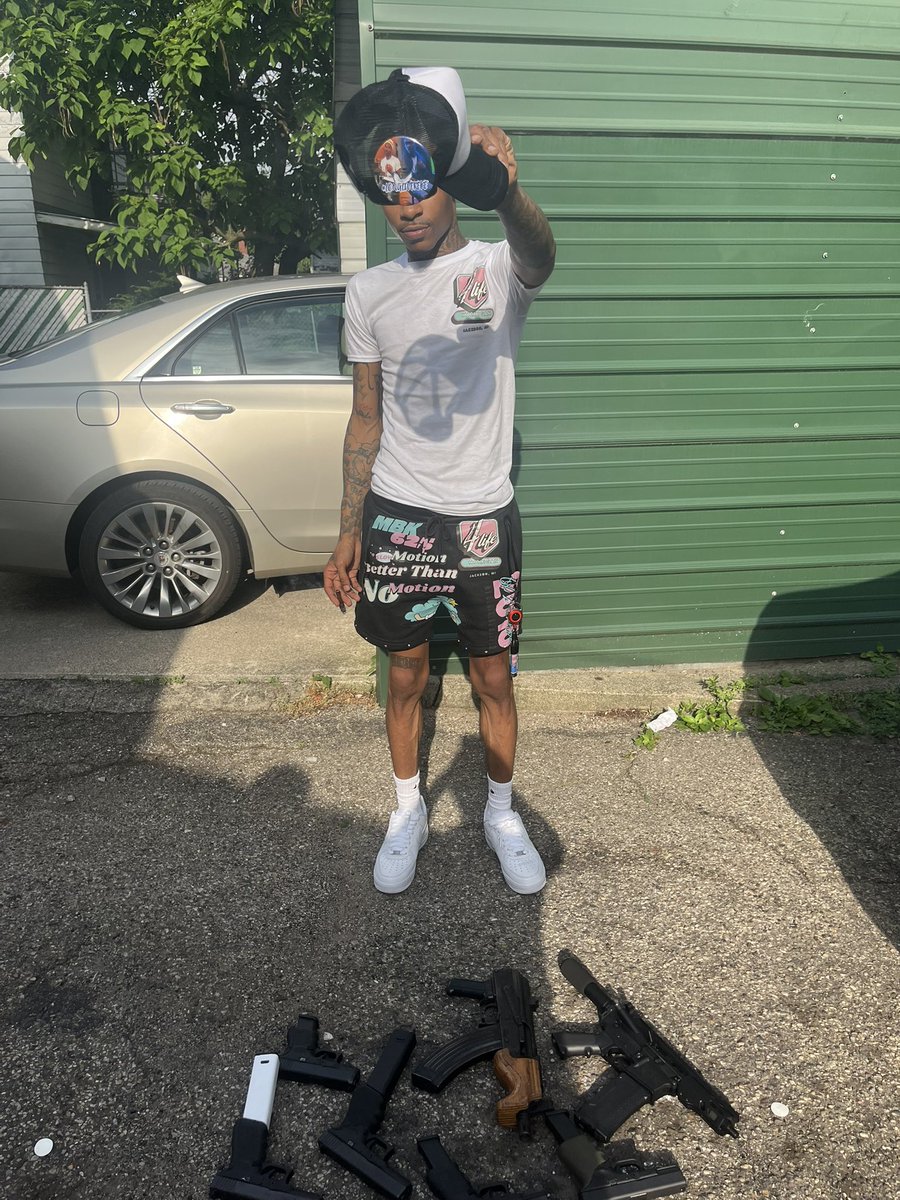 _TheRealBandz's tweet photo. She wished I loved her like I love these ARs❤️‍🩹 https://t.co/jRpgSIt4Bg