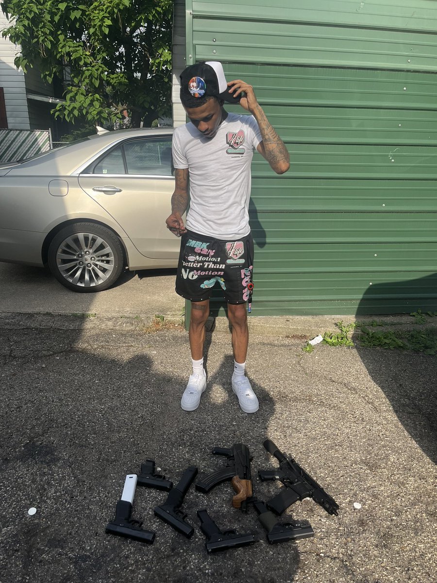 _TheRealBandz's tweet photo. She wished I loved her like I love these ARs❤️‍🩹 https://t.co/jRpgSIt4Bg