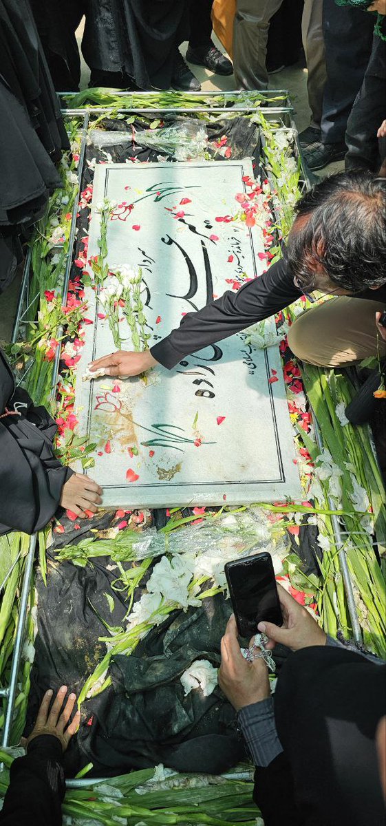 shifteye__sarve's tweet image. داغ بودیم و نفهمیدیم چه داغ هایی دیدیم💔