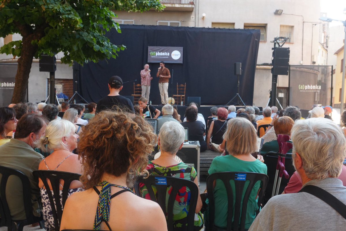 Jocs vocals, polifonies entusiastes i ritmes hipnòtics! Duò Lavoà Lapò arriba a l’escenari Bonpreu Plaça del Teatre amb el seu projecte ‘Estirador’. 👉Una proposta que revisita repertoris populars dels Països d’Òc i els transformen en peces carregades de força, ironia i emoció!
