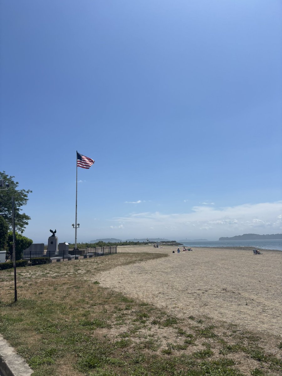 Jmdynia's tweet photo. Somehow my first time at Sullivan's at Castle Island since moving here in 2018?

Nothing beats a cold lobstah roll on a hot sunny summah day https://t.co/ir9Qdpn97J