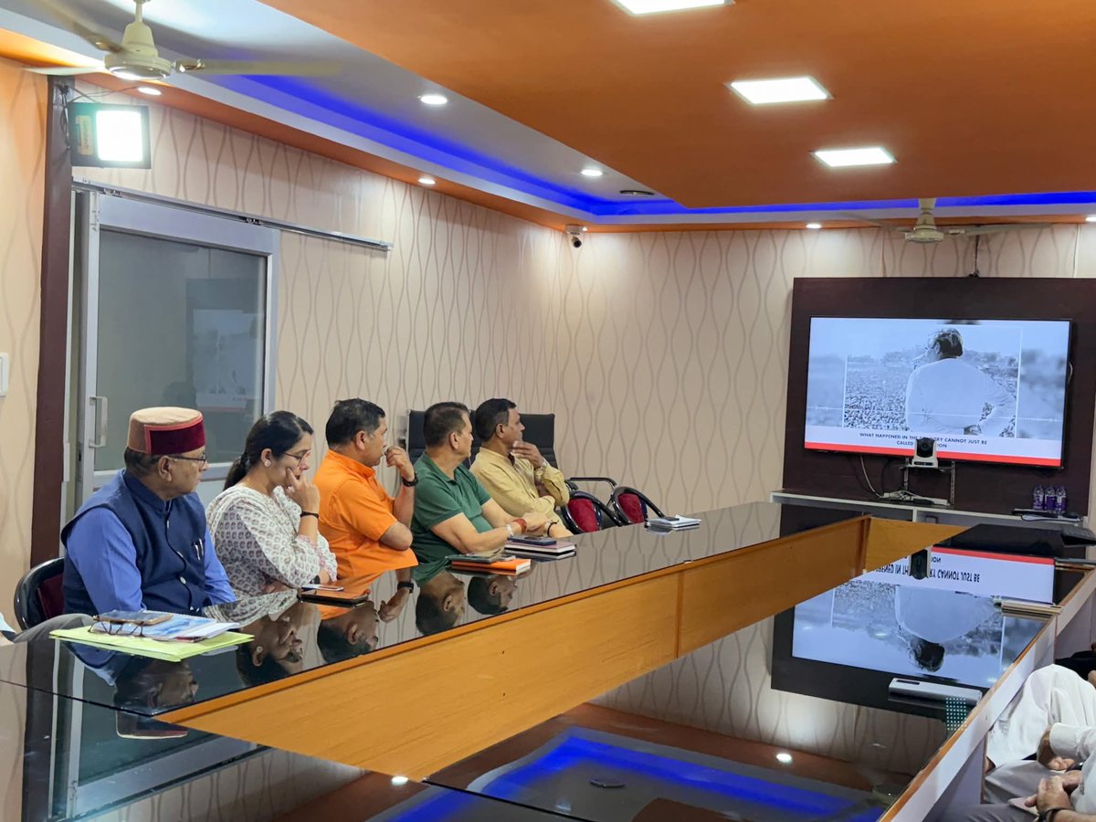 Prem Chand Aggarwal (@mlapremaggarwal) on Twitter photo आज देहरादून स्थित भाजपा प्रदेश कार्यालय में आदरणीय प्रधानमंत्री श्री <a href="/narendramodi/">Narendra Modi</a> जी के मासिक रेडियो कार्यक्रम 'मन की बात' के 123वें संस्करण को सुना।
प्रधानमंत्री जी ने अंतर्राष्ट्रीय योग दिवस की वैश्विक सफलता, देश-विदेश में योग को लेकर बने नए कीर्तिमानों की सराहना की, साथ ही, आज देहरादून स्थित भाजपा प्रदेश कार्यालय में आदरणीय प्रधानमंत्री श्री <a href="/narendramodi/">Narendra Modi</a> जी के मासिक रेडियो कार्यक्रम 'मन की बात' के 123वें संस्करण को सुना।
प्रधानमंत्री जी ने अंतर्राष्ट्रीय योग दिवस की वैश्विक सफलता, देश-विदेश में योग को लेकर बने नए कीर्तिमानों की सराहना की, साथ ही,