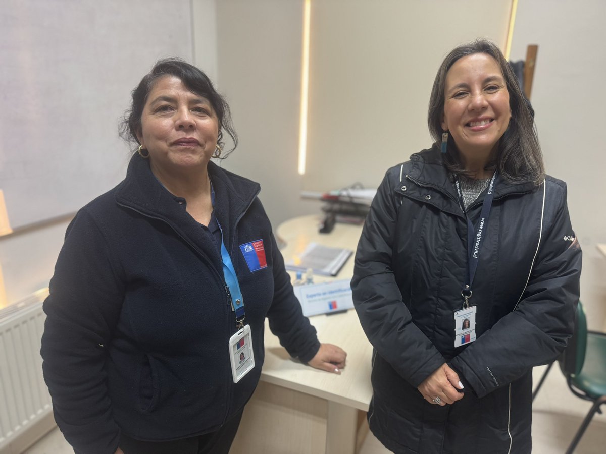 Durante la jornada nuestra DR Sandra Ibáñez recorrió los locales de votación de #Biobio para acompañar a los funcionarios en su rol como  
 Expertos en Identificación.