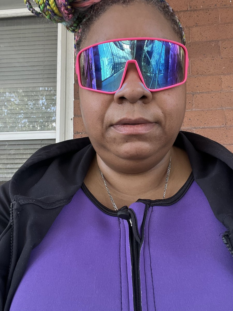 pendlet3's tweet image. Put on the sauna suit take advantage of this heat, losing 5 pounds doing yardwork you’re stretching your bending you’re working your whole entire body and getting the best sweat of your life. Take your fat burners. Do your detox put your suit on and afterwards take a ice bath