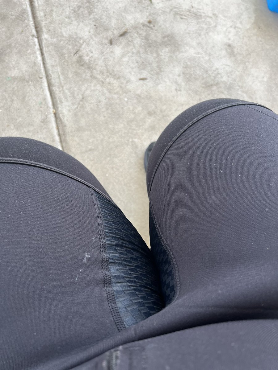 pendlet3's tweet image. Put on the sauna suit take advantage of this heat, losing 5 pounds doing yardwork you’re stretching your bending you’re working your whole entire body and getting the best sweat of your life. Take your fat burners. Do your detox put your suit on and afterwards take a ice bath