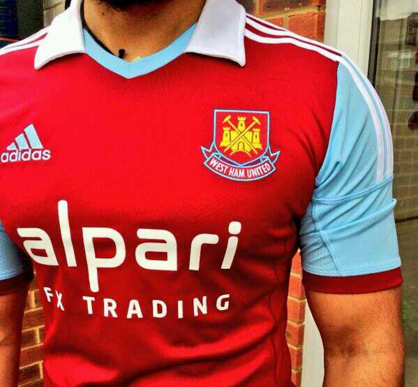 lord56110's tweet image. Some old pics of me dressed to go to Upton Park on match days!!! 

Good days! 

💜💙🫧⚒️

#WestHamUnited #IFBB #WHTID