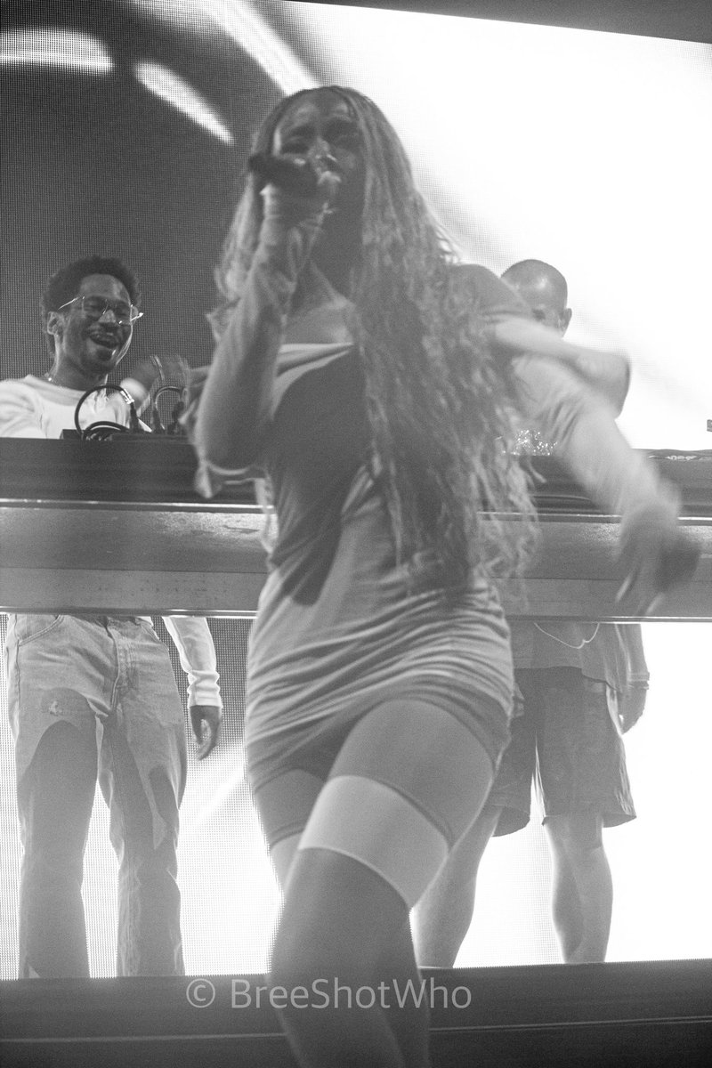 Alex Chapman brought out Justine Skye and Kaytranada for Ladyland Day 1 

#BreeShotWho