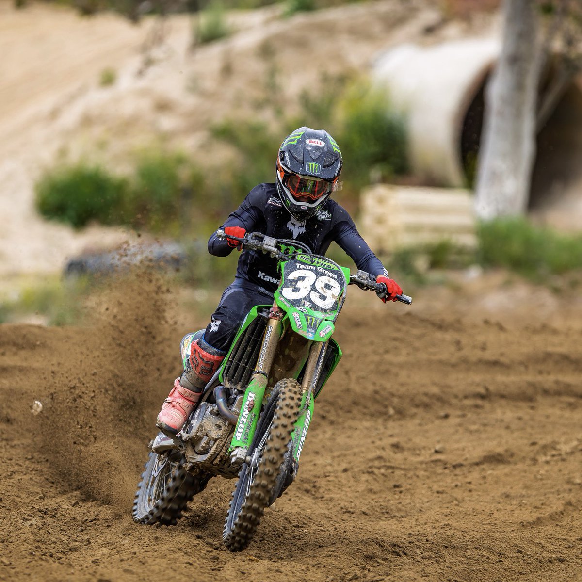 It is with heavy hearts that we mourn the passing of Kawasaki Team Green rider Aidan Zingg

Zingg lost his life following injuries sustained during a crash at Mammoth Motocross in Mammoth Lakes, California. Zingg’s dedication and kind demeanor will forever be remembered 💚🕊️