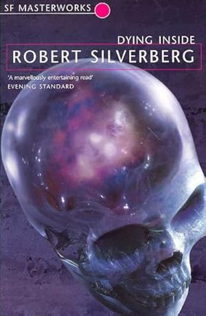 CasperHuls's tweet image. Gelezen: Robert Silverberg - Dying Inside (1972). Het tragische relaas van een man die de gedachten van anderen kan lezen, maar dat vermogen aan het verliezen is. Bijzonder verhaal waarin zelfs stukjes over Aeschylus en Kafka langskomen. Mijn eerste Silverberg #casperscollectie