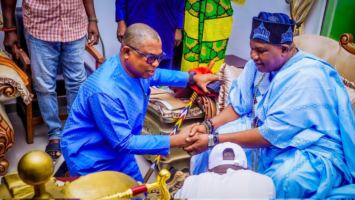 OyebamijiBola's tweet photo. As our consultation trail moved into Boluwaduro Local Government today, my team and I visited the historic town of Igbajo, where we paid homage to His Royal Majesty, Oba Adegboyega Famodun, the Owa of Igbajo, to receive royal blessings towards the successful actualization of our collective aspiration.