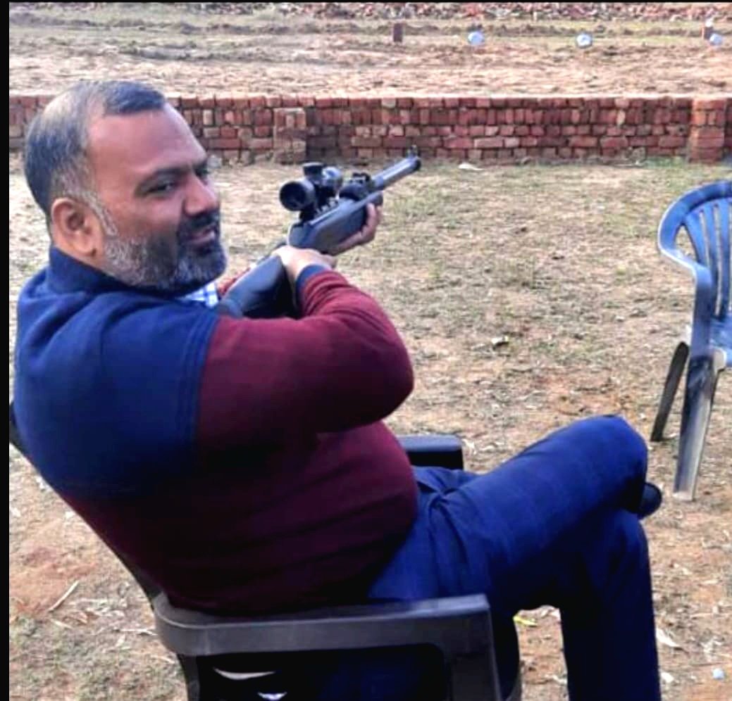 भ्रष्टाचार मुक्त ऊप्र-Rajistared by up gov /08599) (@rabdiyantr20) on Twitter photo बिजनौर के किरतपुर का रहने वाला आसिम जलाल नामक कालोनाईजर नामचीन ठग करोड़ों की ठगी करने वाला आखिरकार आज गिरफ्तार हो ही गया अभी दो ठग गिरफ्तार होने बाकी हैं <a href="/bijnorpolice/">Bijnor Police</a> बिजनौर पुलिस का धन्यवाद
इस ठग के पास यह बंदूक कहा से आई इस की भी जांच होना आवश्यक हैं बिजनौर के किरतपुर का रहने वाला आसिम जलाल नामक कालोनाईजर नामचीन ठग करोड़ों की ठगी करने वाला आखिरकार आज गिरफ्तार हो ही गया अभी दो ठग गिरफ्तार होने बाकी हैं <a href="/bijnorpolice/">Bijnor Police</a> बिजनौर पुलिस का धन्यवाद
इस ठग के पास यह बंदूक कहा से आई इस की भी जांच होना आवश्यक हैं