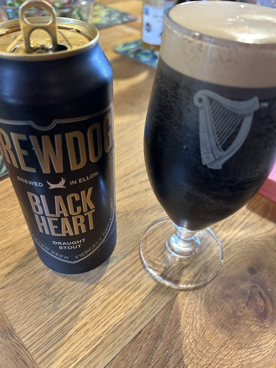 Treason or blasphemy? <a href="/GuinnessGB/">Guinness GB</a> <a href="/BrewDog/">BrewDog</a> . Actually, #Blackheart is superb. 1960s Murphy’s in the Station Bar, Cork