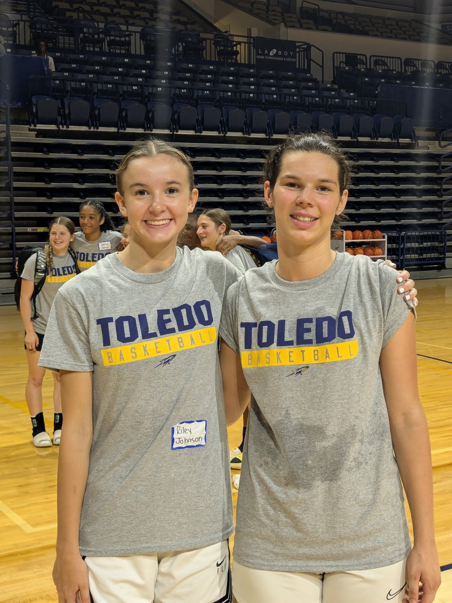 RyannUnruh's tweet image. Thank you @CoachGeoff_ & @G_Bogg for inviting me to your Elite @ToledoWBB basketball camp. It was great getting to meet & learn from all the Toledo coaching staff & players! Also great seeing my @IGB16uGUAA teammate & competing against tough competition.
