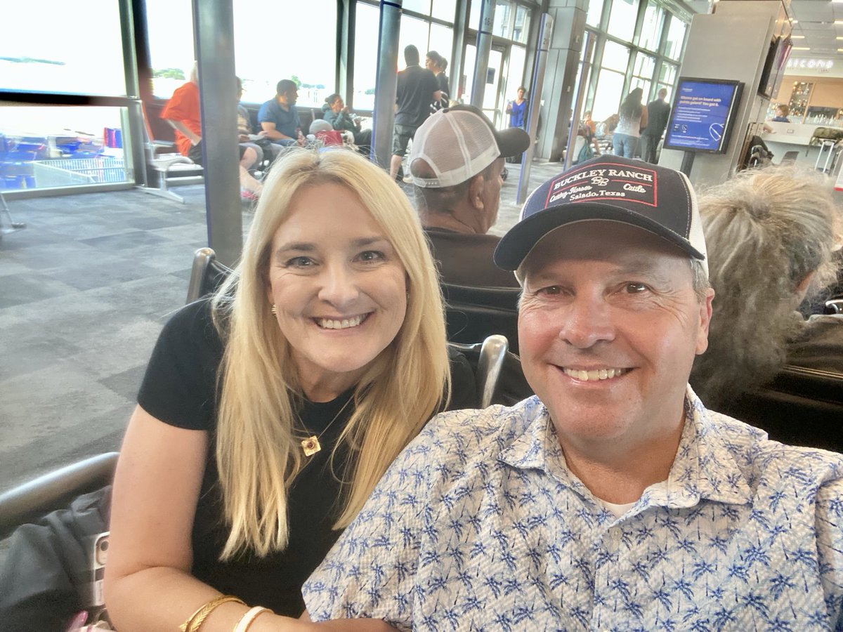 BradBuckleyDVM's tweet image. 34 years today with the love of my life. From Mrs Wheeler’s Senior English class to being blessed with 3 great kids, 2 grandkids, 1 great SIL and another SIL on the way. Gonna have a great week with all of ‘em!