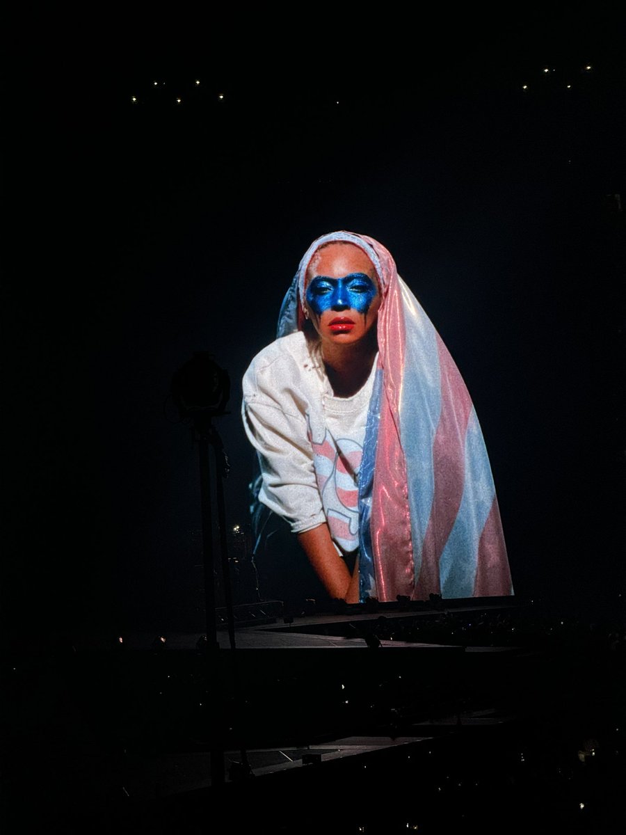 #CowboyCarterTour 🐝❤️