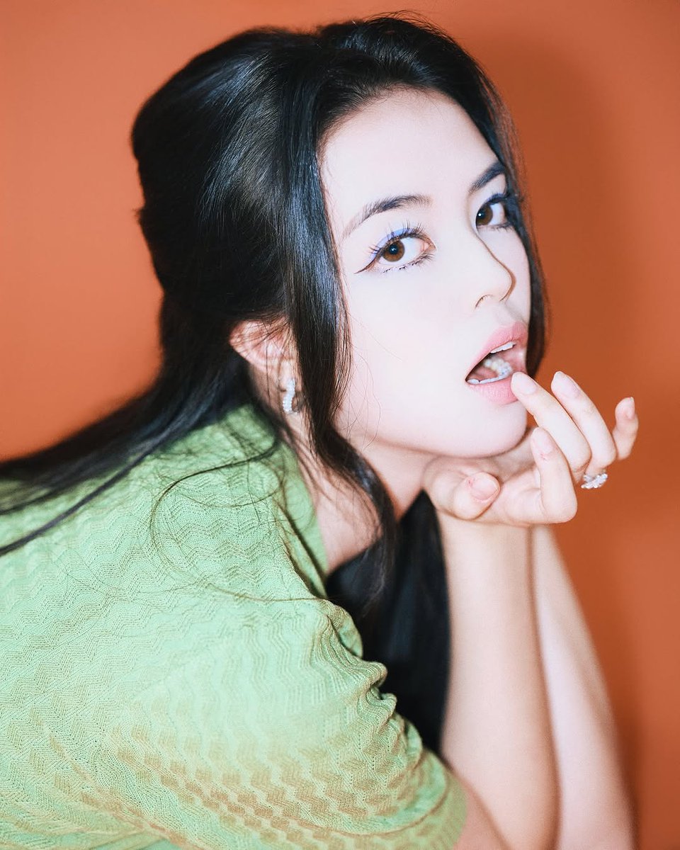 acervo larissa ayumi tweet media