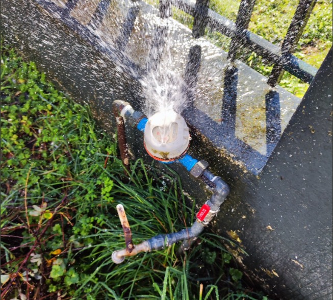 SuralisTeAyuda's tweet photo. Estimado cliente, frente a cualquier requerimiento relacionado con el congelamiento de su medidor o con sus servicios de agua potable o alcantarillado, le invitamos a ingresarlo vía WhatsApp al +569 8790 5268 o enviando un email al correo ayuda@suralis.cl https://t.co/nRv3Z4JOHi