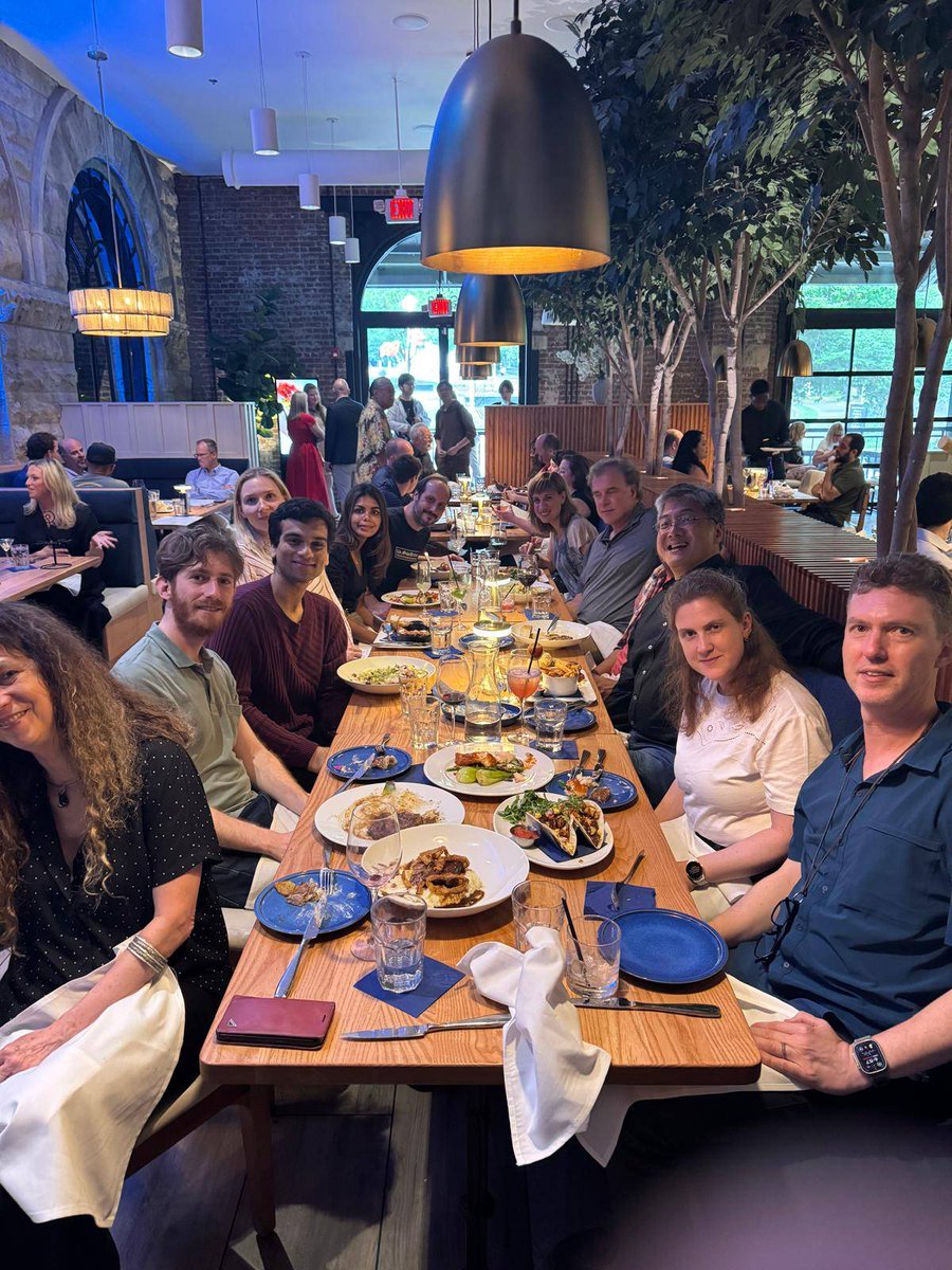 soniajoseph_'s tweet image. The vision mechanistic interpretability workshop @miv_cvpr2025 earlier this month at CVPR was very informative and fun! Looking forward to seeing this community grow.
Thank you to the speakers and organizers @trevordarrell @davidbau @TamarRottShaham @YGandelsman @materzynska…
