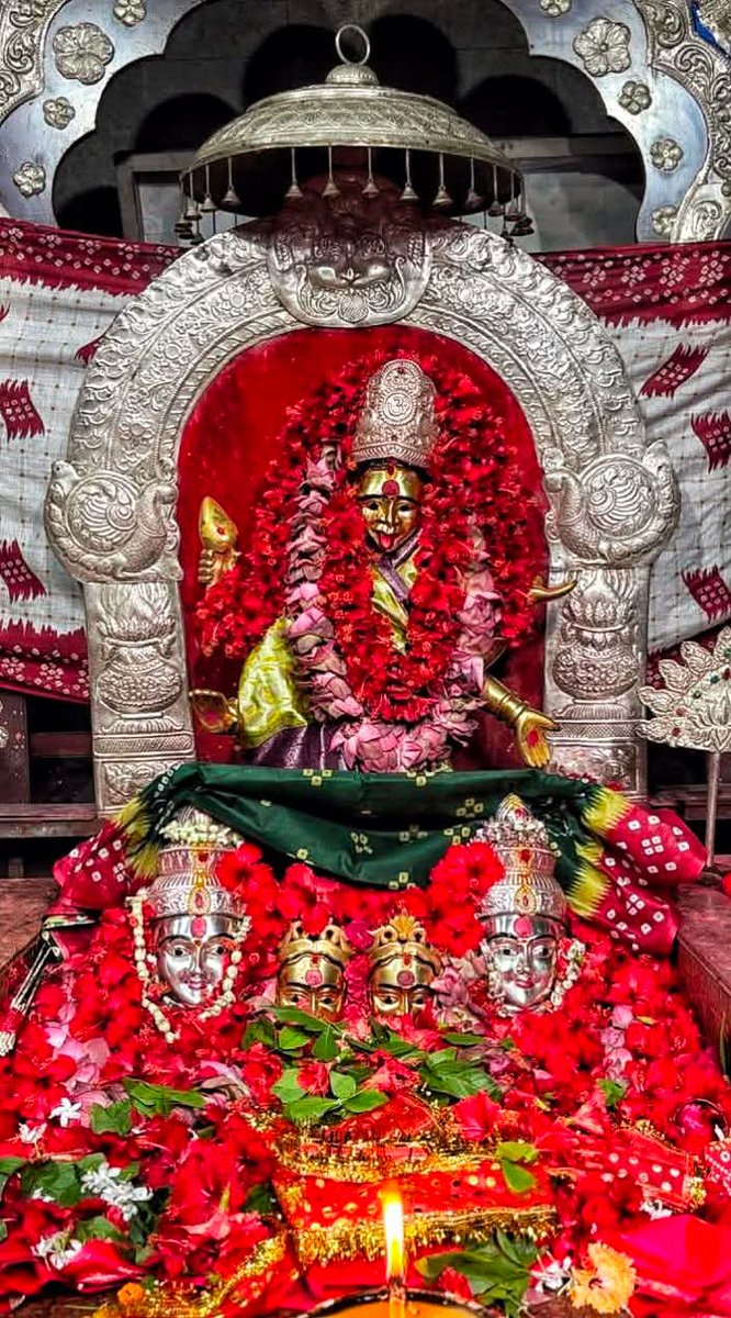Akankshya55's tweet photo. ମା ତାରାତାରିଣୀଙ୍କ🙏🙏🌺🌺

#TaratariniTemple https://t.co/Bss71hgicJ