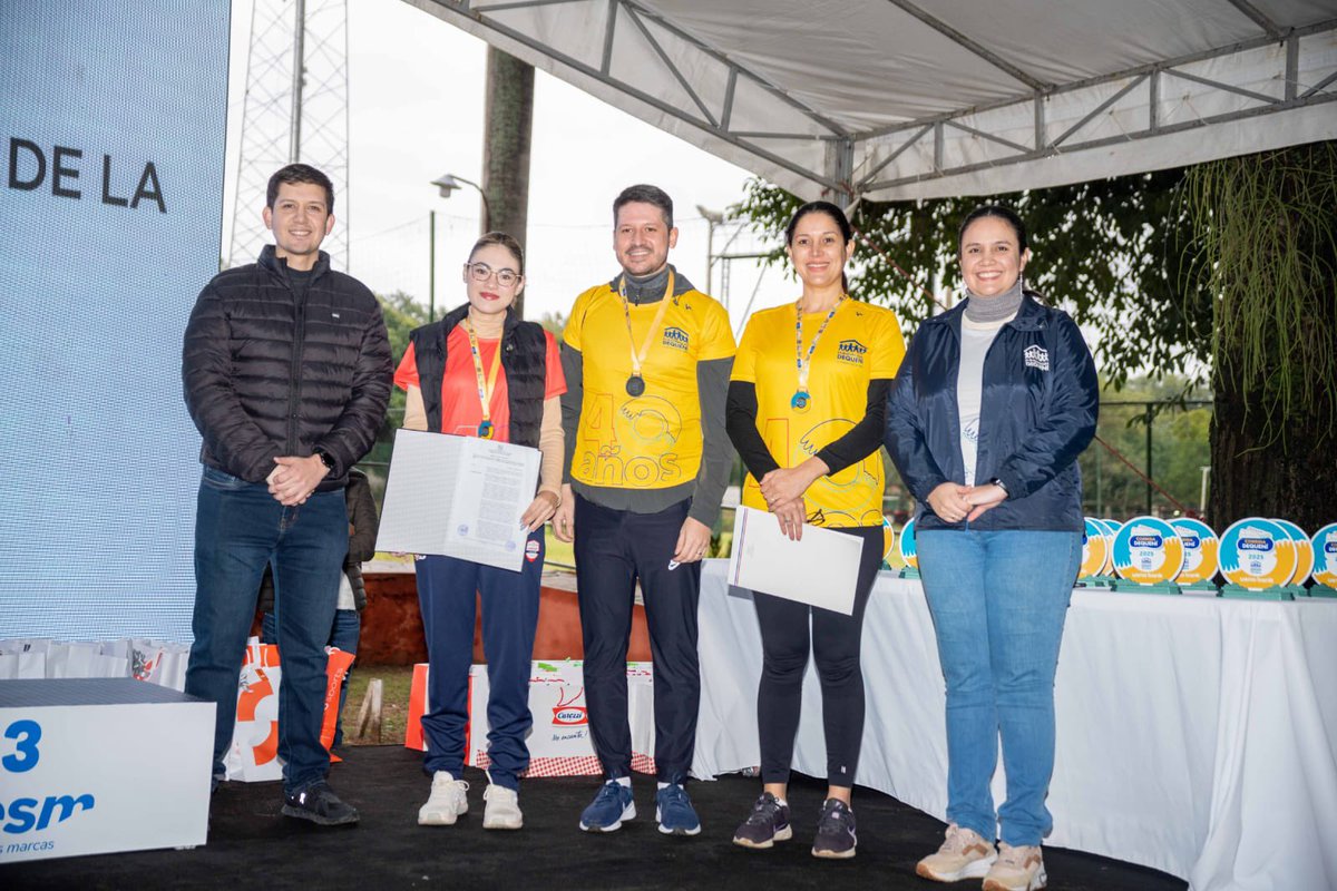 ¡Corrimos por la niñez! 🏃‍♀️🏃‍♂️👧👦
Nos sumamos con entusiasmo a la Corrida <a href="/Dequeni/">Fundación Dequení</a> 2025, una iniciativa solidaria que reunió a más de 1.800 personas comprometidas con el futuro de miles de niñas, niños y adolescentes.

Nuestra directora de Niñez, <a href="/lau_diazgrutter/">Laura  Díaz Grütter</a>, representó al