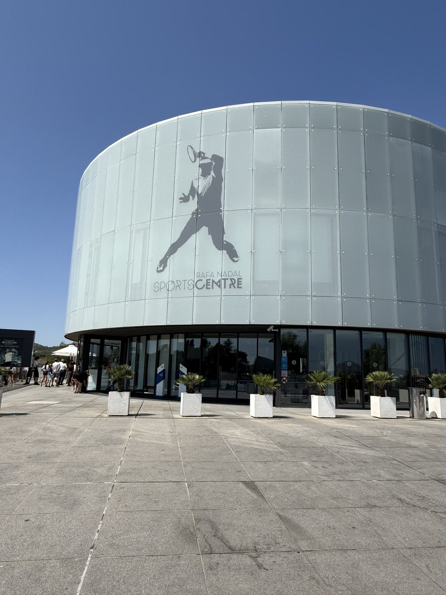 Tennix_'s tweet image. Yesterday, I visited the Rafael Nadal Academy and Museum.

You can truly feel the greatness in the air, and it’s incredibly impressive to see the impressive number of titles and records displayed right in front of you.

Recommended.