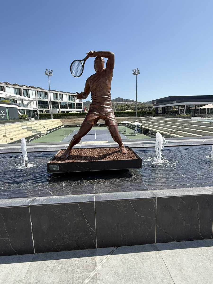 Tennix_'s tweet image. Yesterday, I visited the Rafael Nadal Academy and Museum.

You can truly feel the greatness in the air, and it’s incredibly impressive to see the impressive number of titles and records displayed right in front of you.

Recommended.